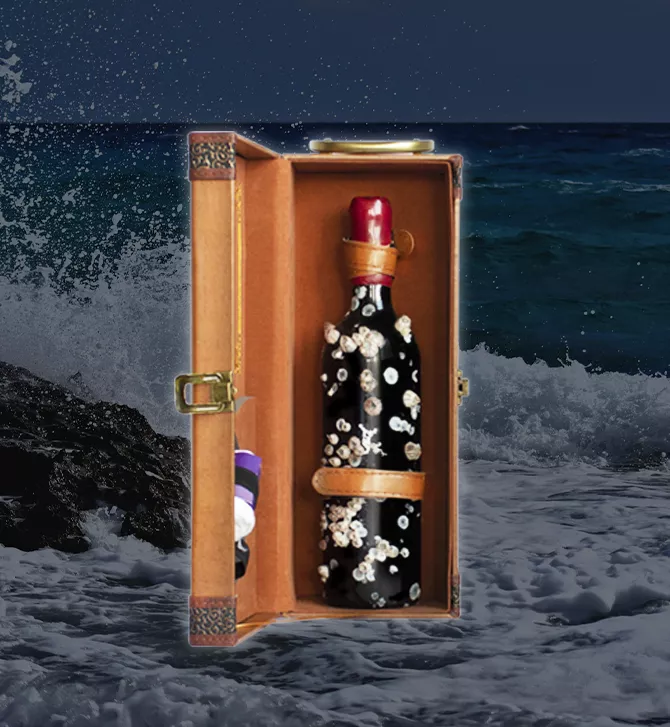 分享大海禮物的經典款式，隨盒貼心提供手套及開瓶器，送禮時展現的不只有海藏酒的香氣，還有您的絕美品味。